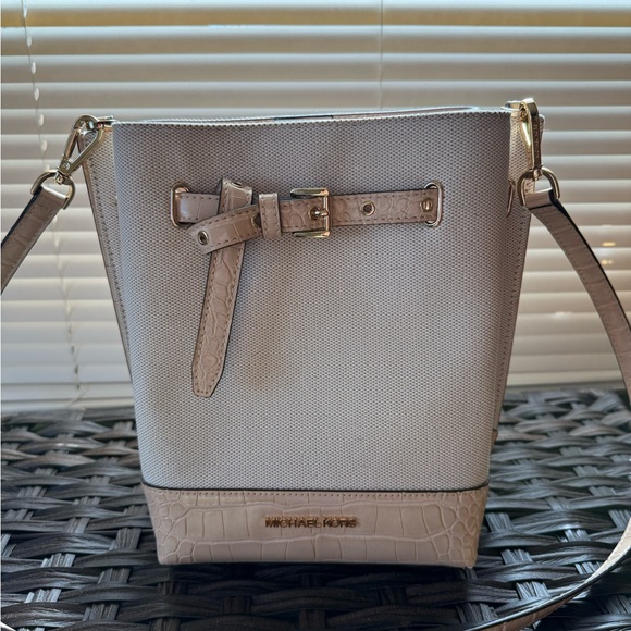 Michael Kors Beige and Tan Shoulder Bag - Picture 1 of 8